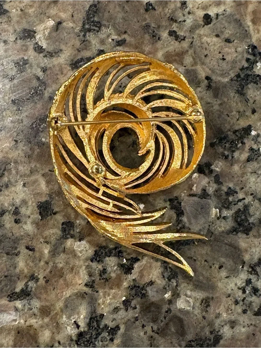 VTG Monet Gold Swirl Textured Feather Brooch - Elegant Women’s Jewelry